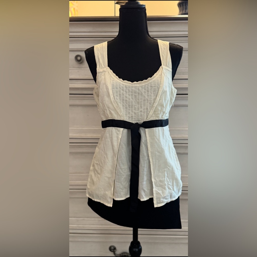 Elegant Cream Sleeveless Top with Black Accent